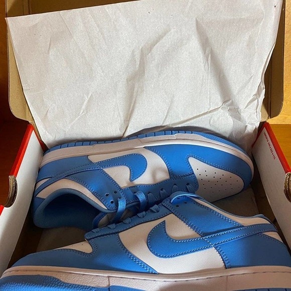 Nike Dunk Low UNC Size 9.5 - Picture 4 of 7